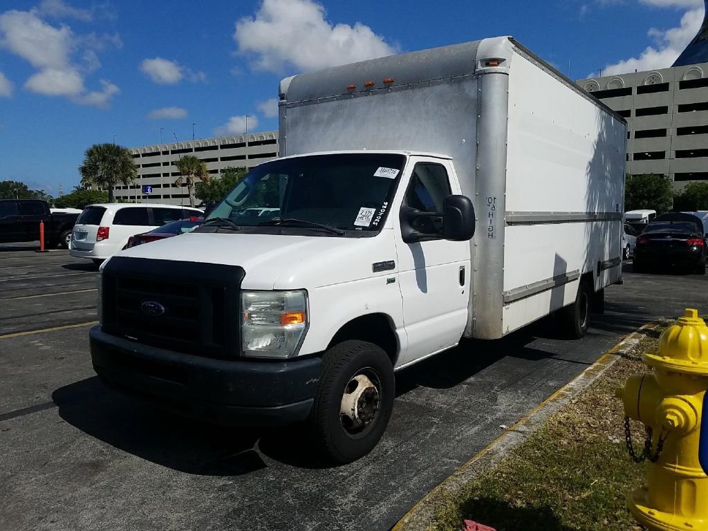 Used 2009 Ford E-350 and Econoline 350 Super Duty RWD image 2