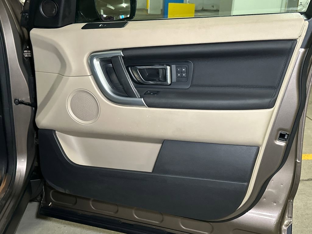 Used 2016 Land Rover Discovery Sport HSE image 13