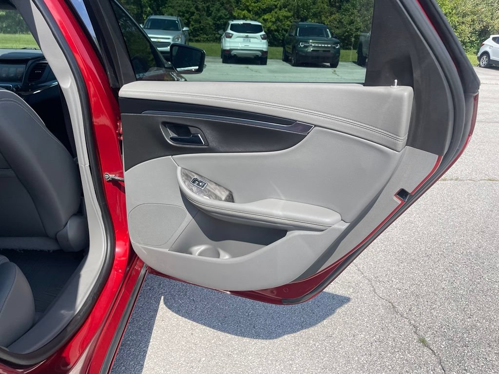 Used 2015 Chevrolet Impala LTZ FWD image 18