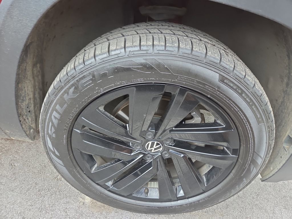 Used 2021 Volkswagen Atlas Cross Sport SE FWD image 2
