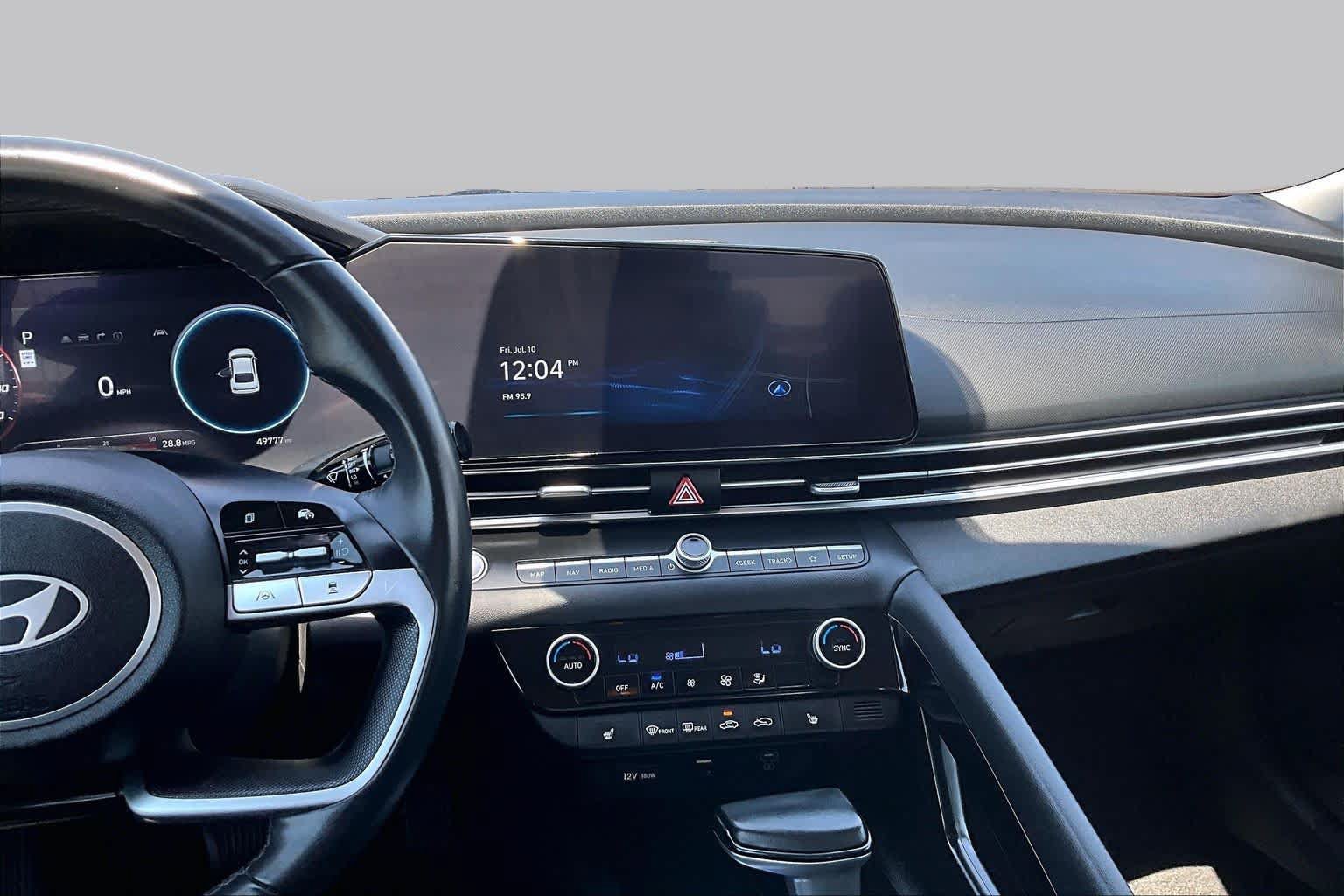 Used 2025 Hyundai Elantra Limited FWD image 7