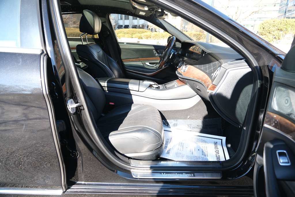 Used 2018 Mercedes-Benz S 560 4MATIC Sedan w/ Premium Package image 37