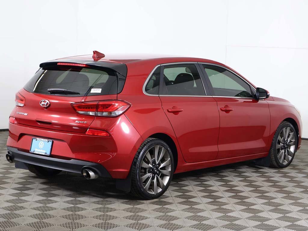 Used 2018 Hyundai Elantra GT Sport image 9