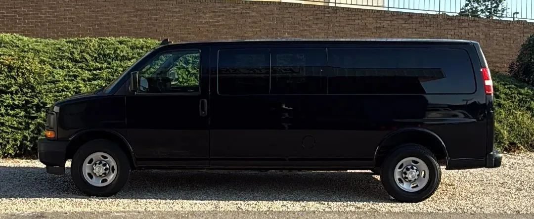 Used 2017 Chevrolet Express 3500 LS RWD image 2
