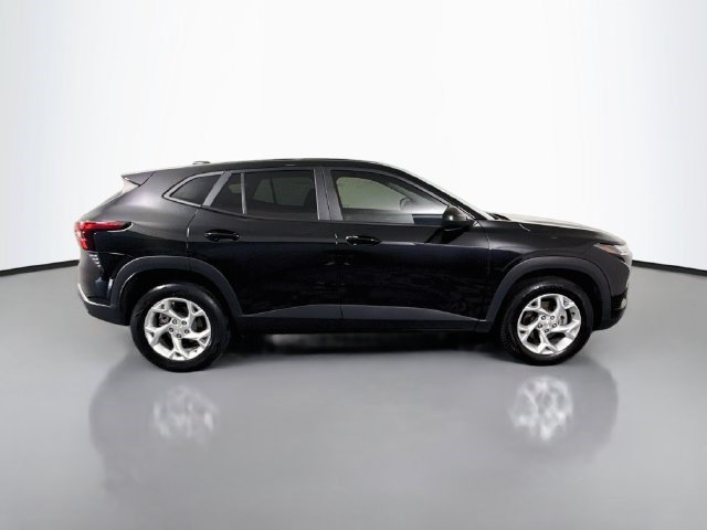 Used 2024 Chevrolet Trax LS w/ LS Convenience Package FWD image 11