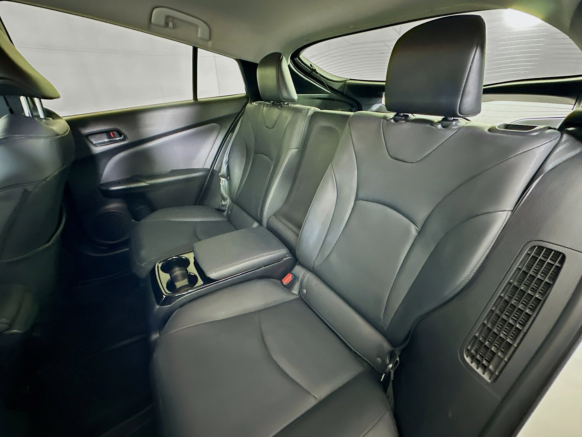 Used 2019 Toyota Prius Prime Premium FWD image 26