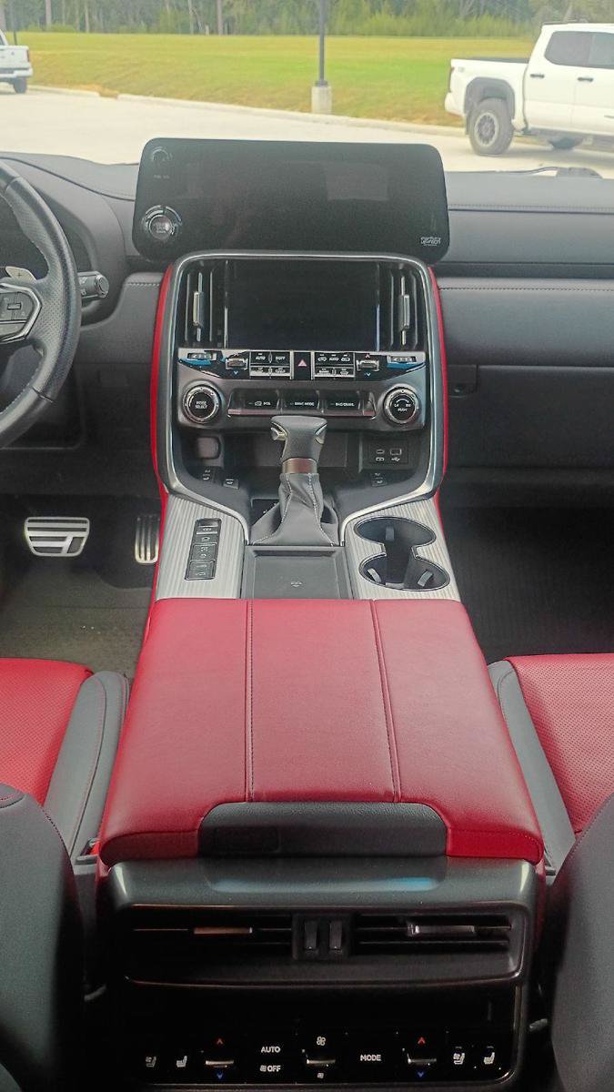 Used 2023 Lexus LX 600 F Sport w/ Accessory Package (Z1) AWD/4WD image 15