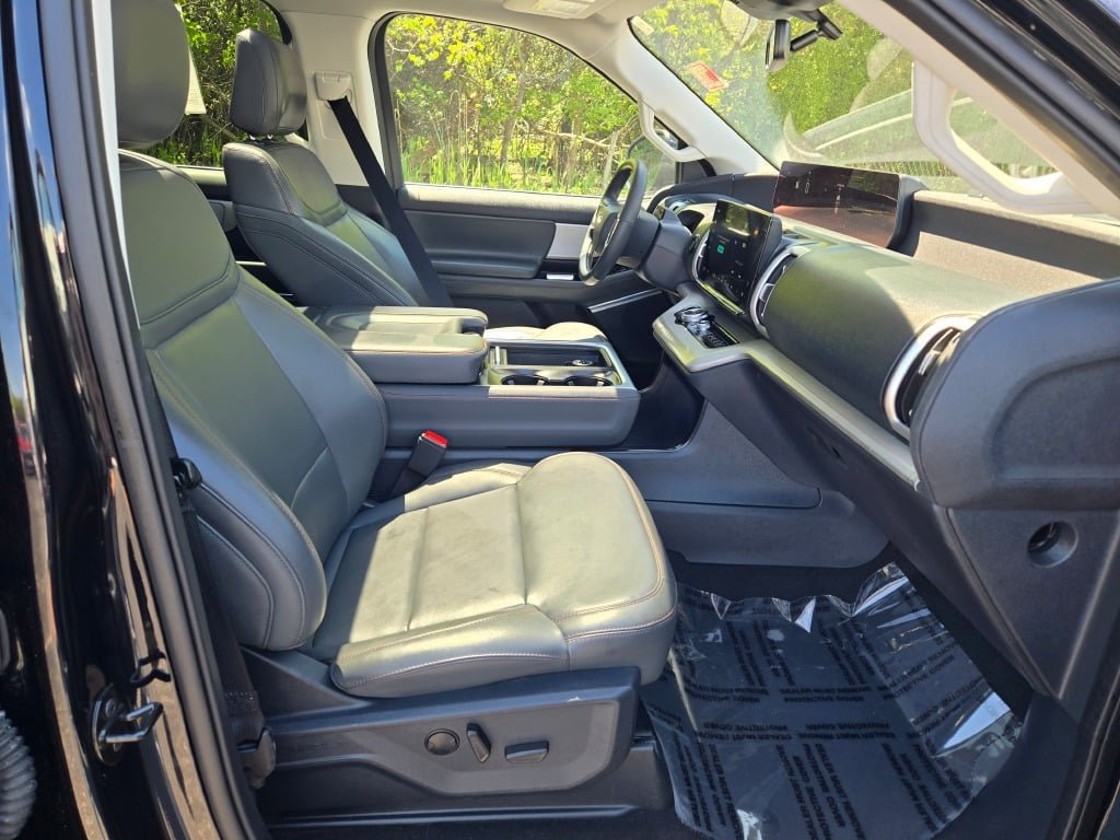 Used 2025 Ford Expedition Active AWD/4WD image 7