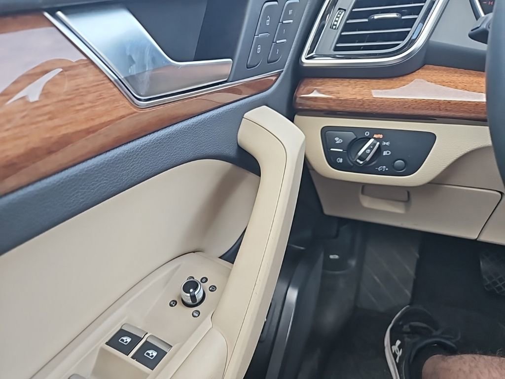 Used 2023 Audi Q5 2.0T Premium w/ Convenience Package AWD/4WD image 21