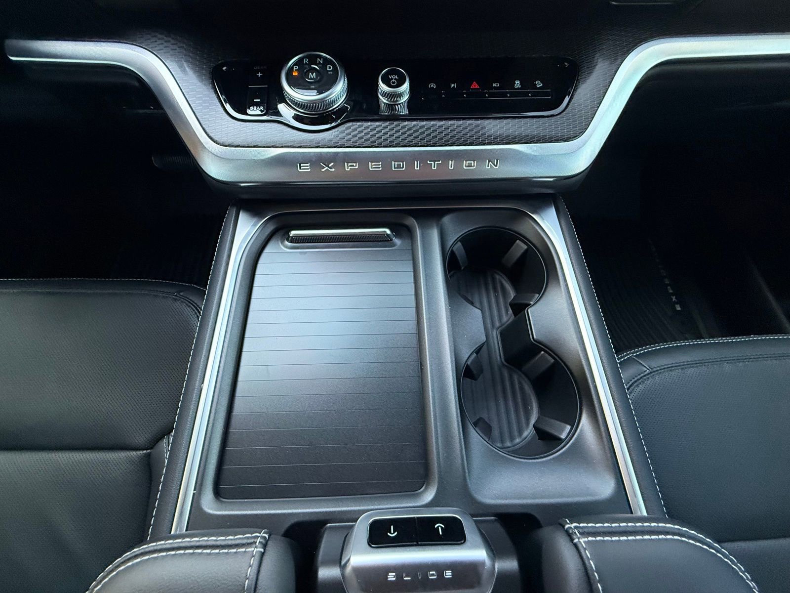 New 2025 Ford Expedition Platinum w/ Stealth Performance Package image 30