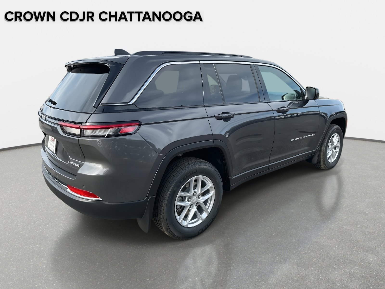 New 2025 Jeep Grand Cherokee Laredo X w/ Luxury Tech Group I AWD/4WD image 4