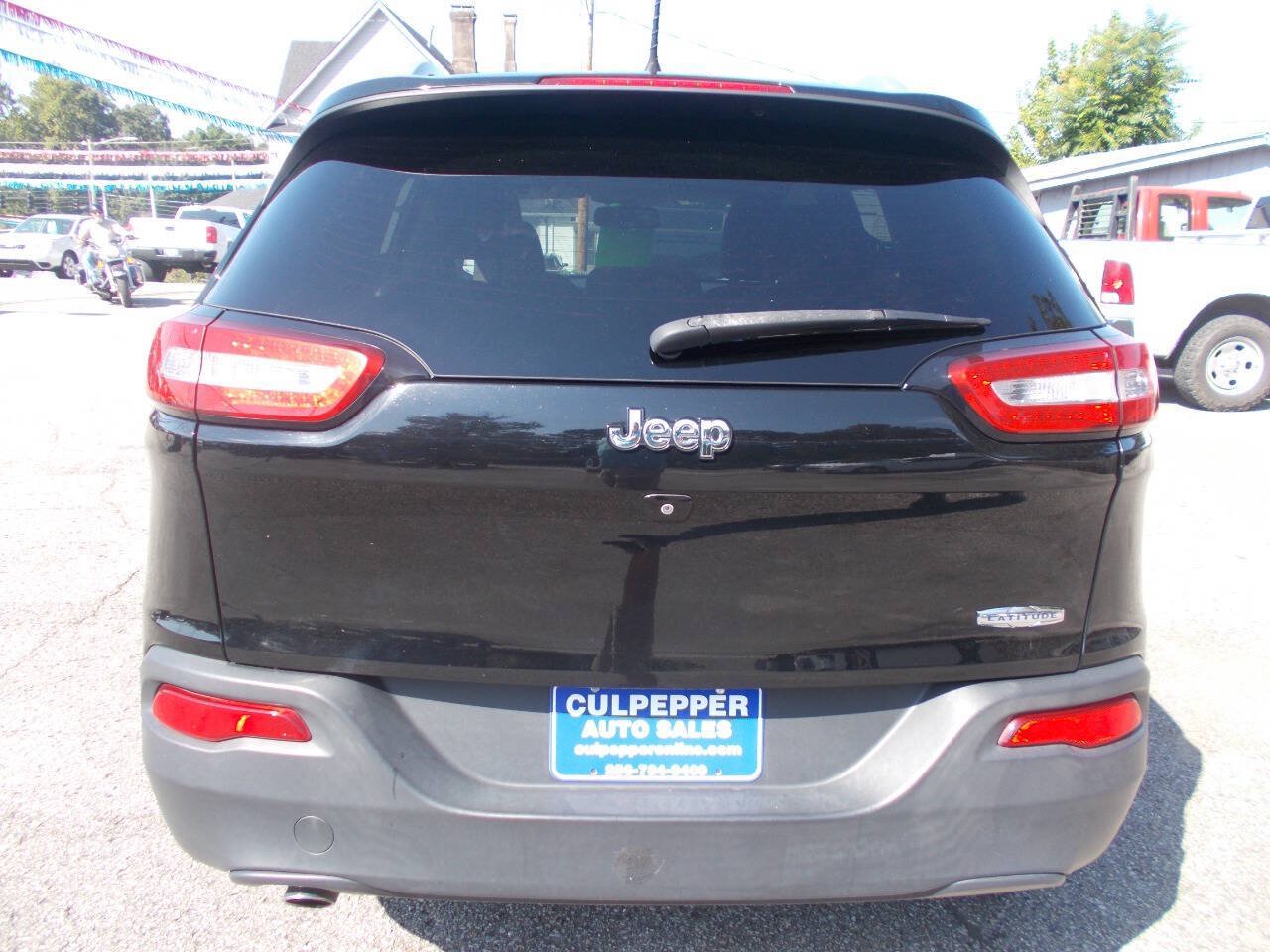 Used 2018 Jeep Cherokee Latitude FWD image 4