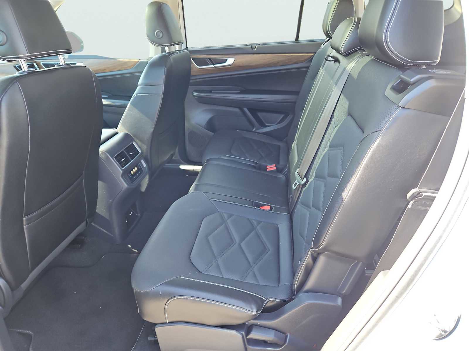 Used 2024 Volkswagen Atlas SE AWD/4WD image 34