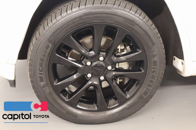 Used 2017 Jeep Grand Cherokee Altitude AWD/4WD image 7