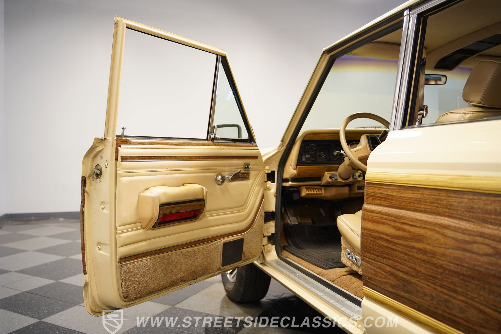 Used 1989 Jeep Grand Wagoneer AWD/4WD image 36