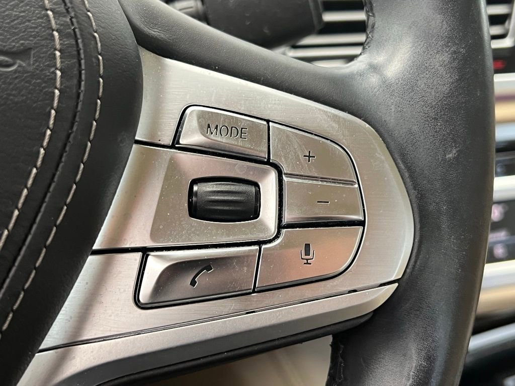 Used 2017 BMW 750i image 18