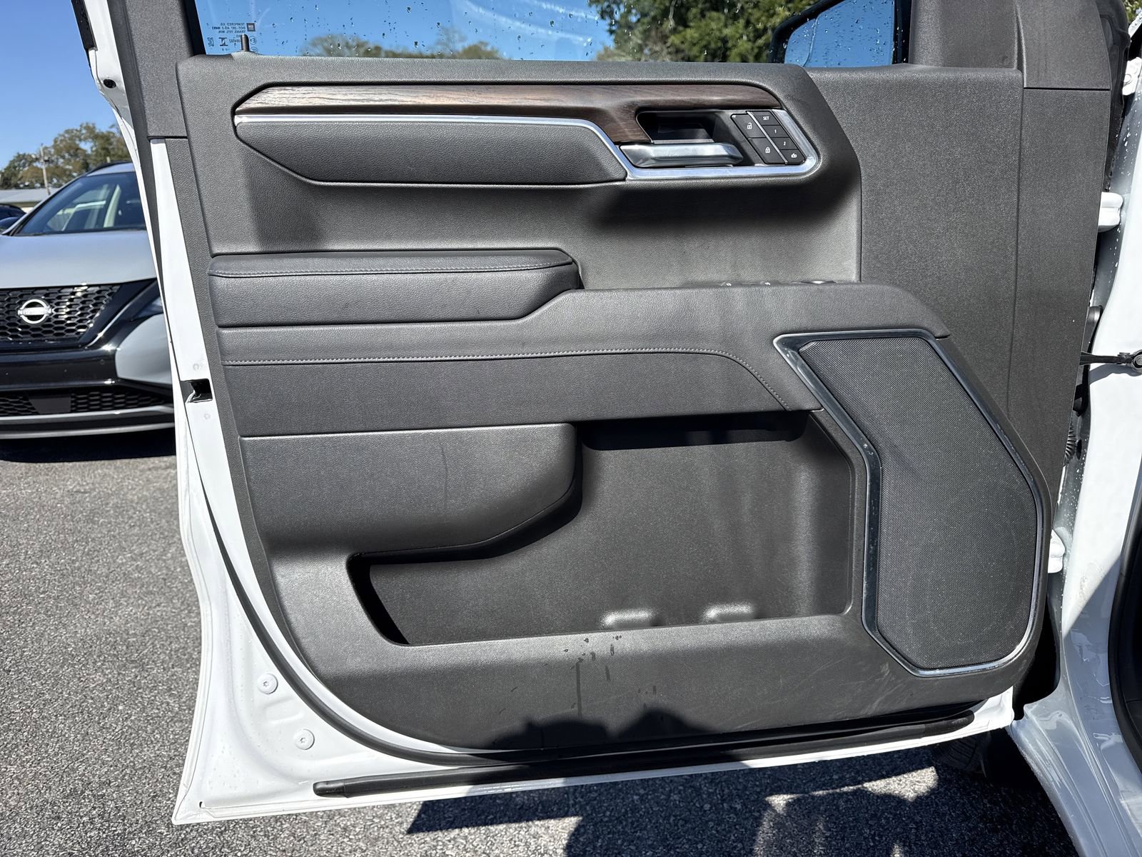 Used 2025 GMC Sierra 1500 SLT image 13