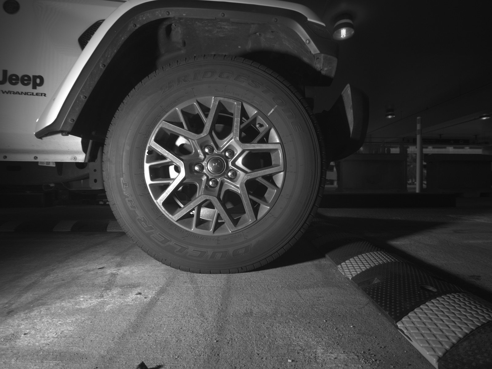 Used 2025 Jeep Wrangler Sahara image 13