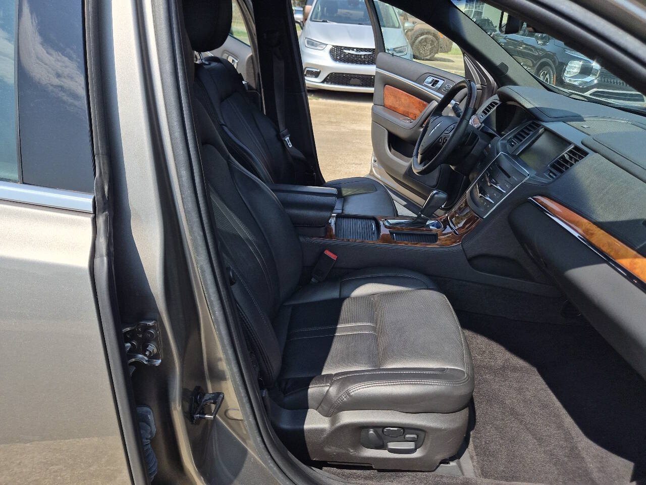 Used 2015 Lincoln MKS w/ Equipment Group 101A FWD image 12