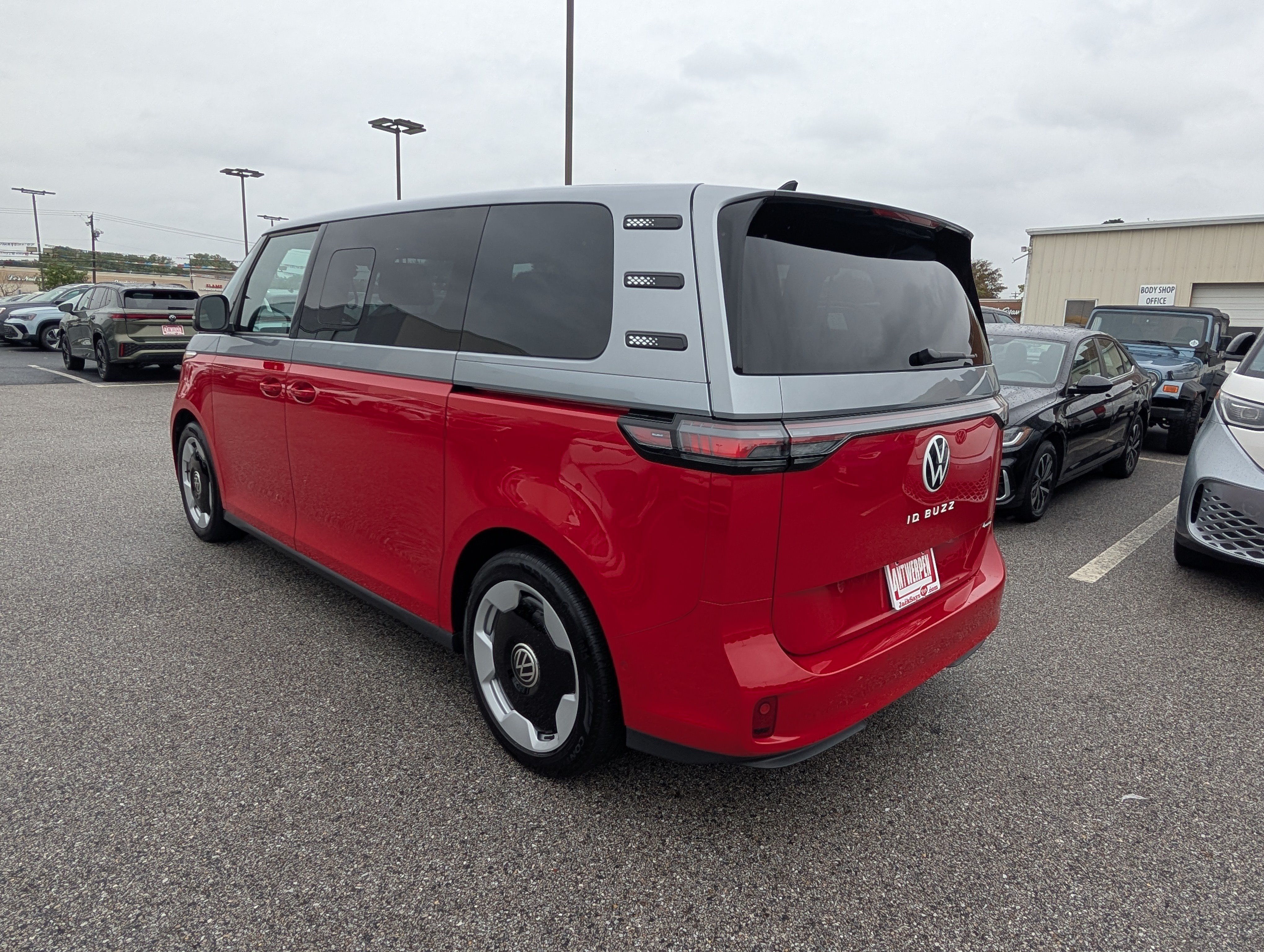 Used 2025 Volkswagen ID. Buzz Pro S Plus AWD/4WD image 5