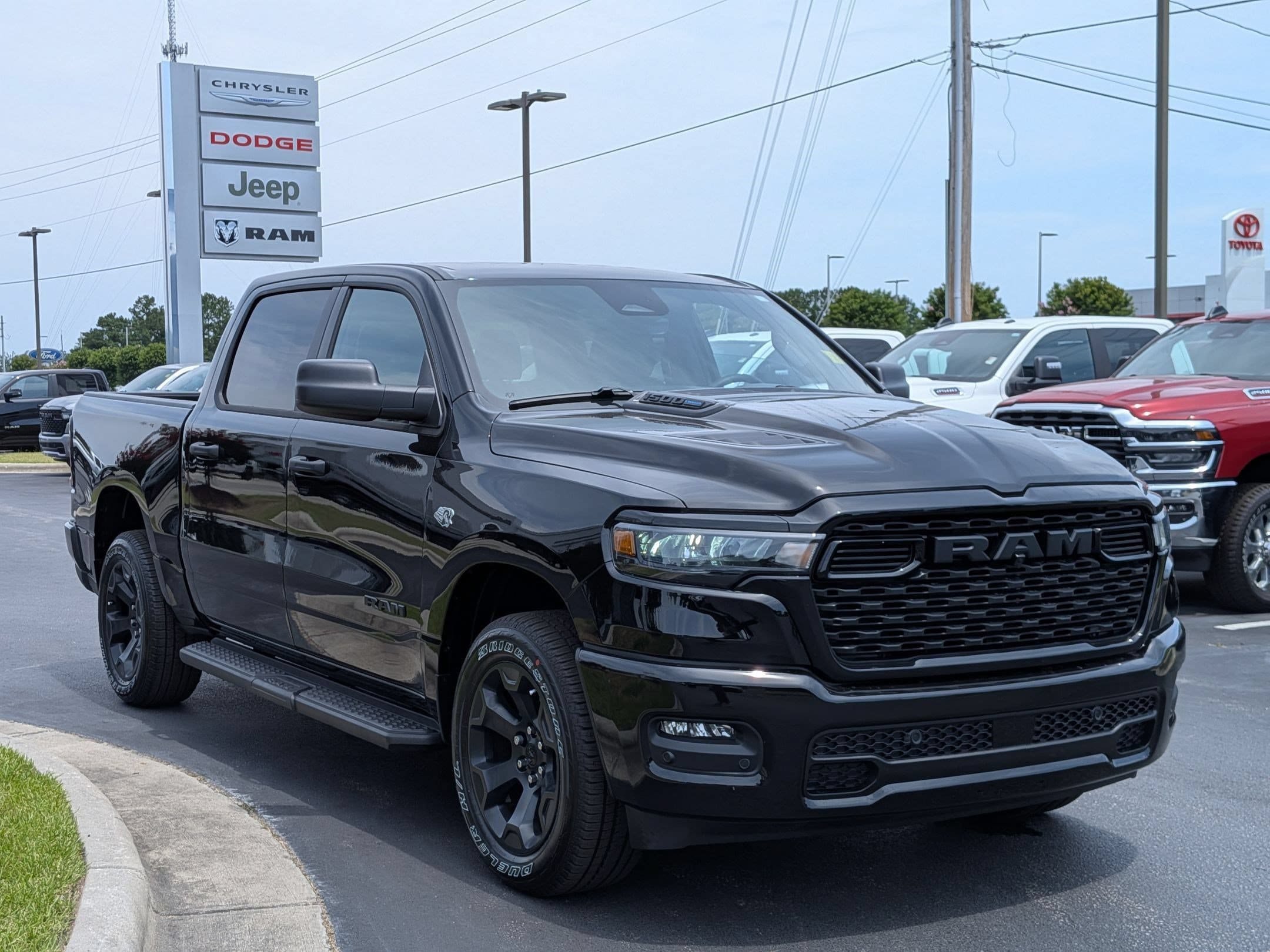 New 2026 RAM 1500 Express AWD/4WD image 3