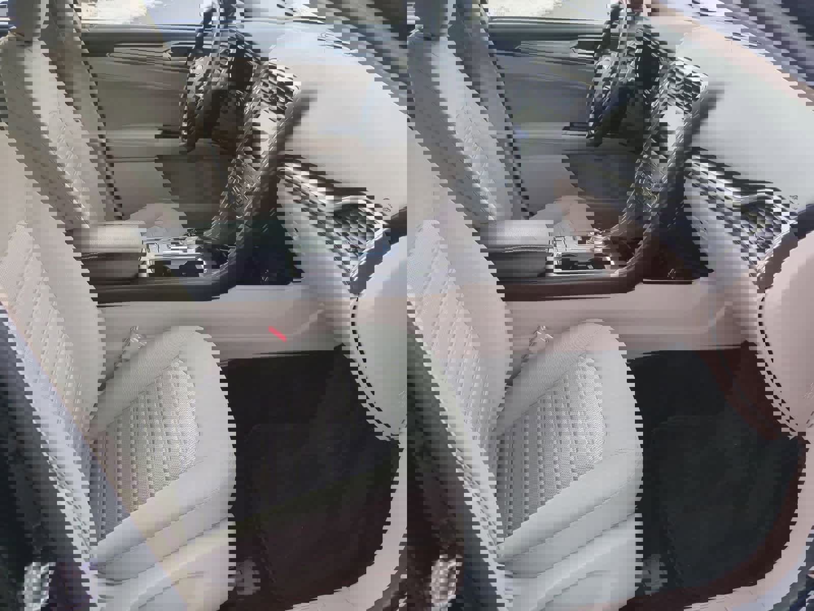 Used 2020 Ford Fusion SE image 21