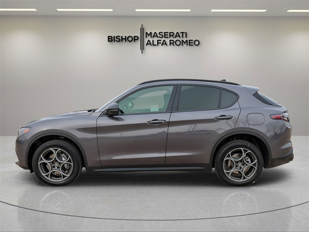 New 2026 Alfa Romeo Stelvio Sprint w/ Convenience Package image 4