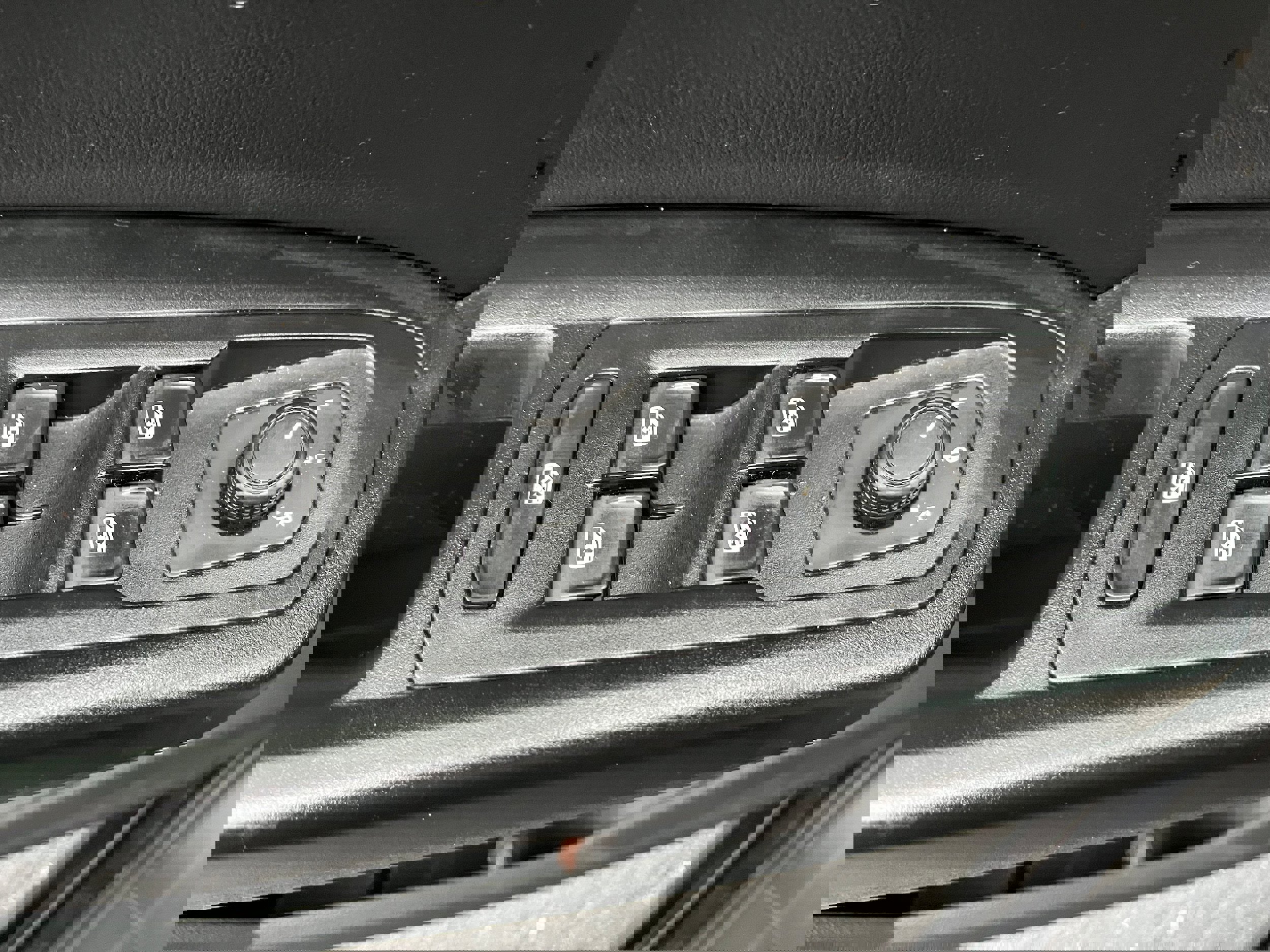 Used 2021 Volkswagen Atlas SE image 25