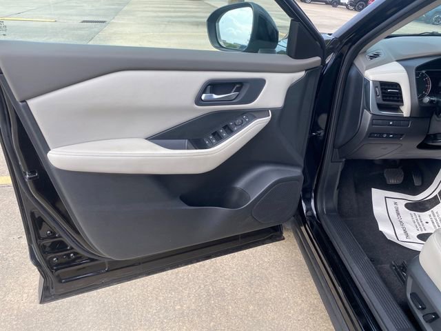 Used 2025 Nissan Rogue SV AWD/4WD image 24