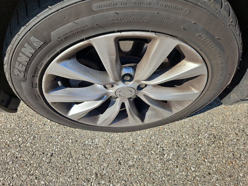 Used 2015 Chrysler 200 C FWD image 4