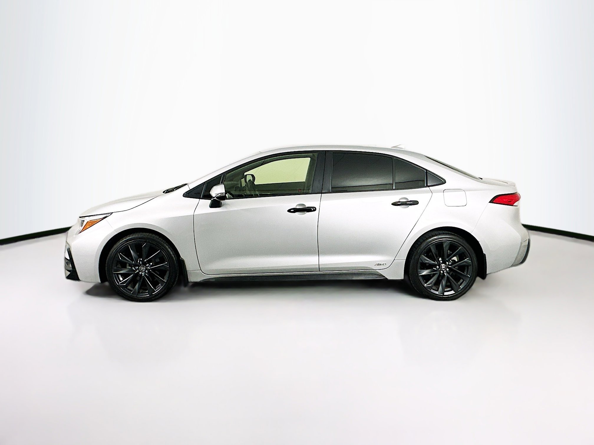 Used 2024 Toyota Corolla SE AWD/4WD image 4