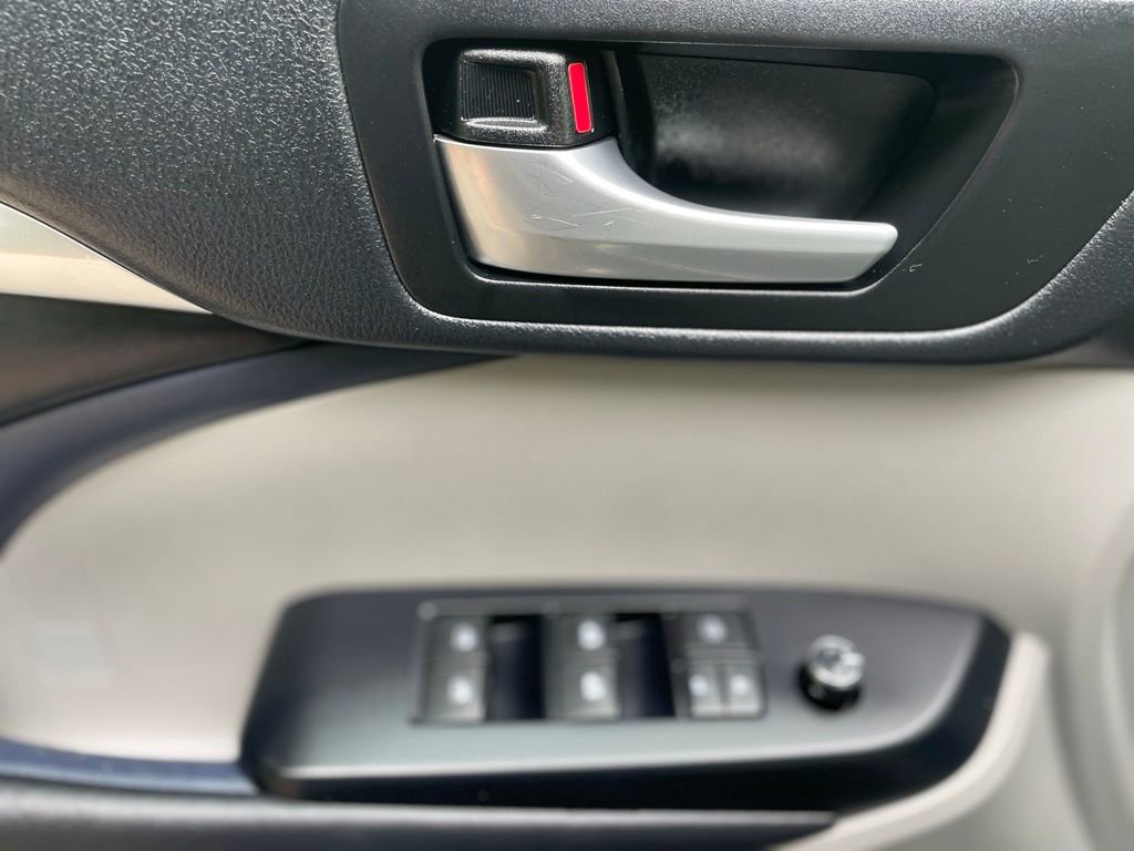 Used 2018 Toyota Highlander XLE AWD/4WD image 9