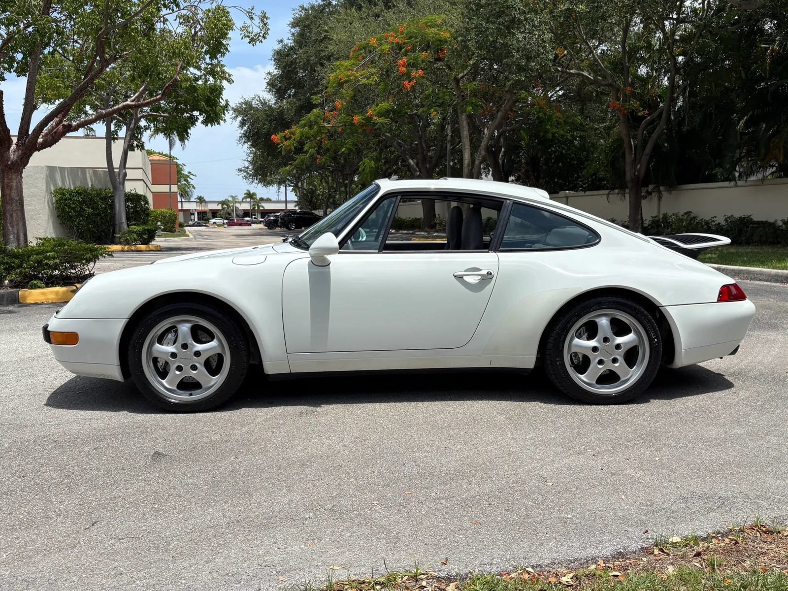 Used 1995 Porsche 911 Carrera image 32
