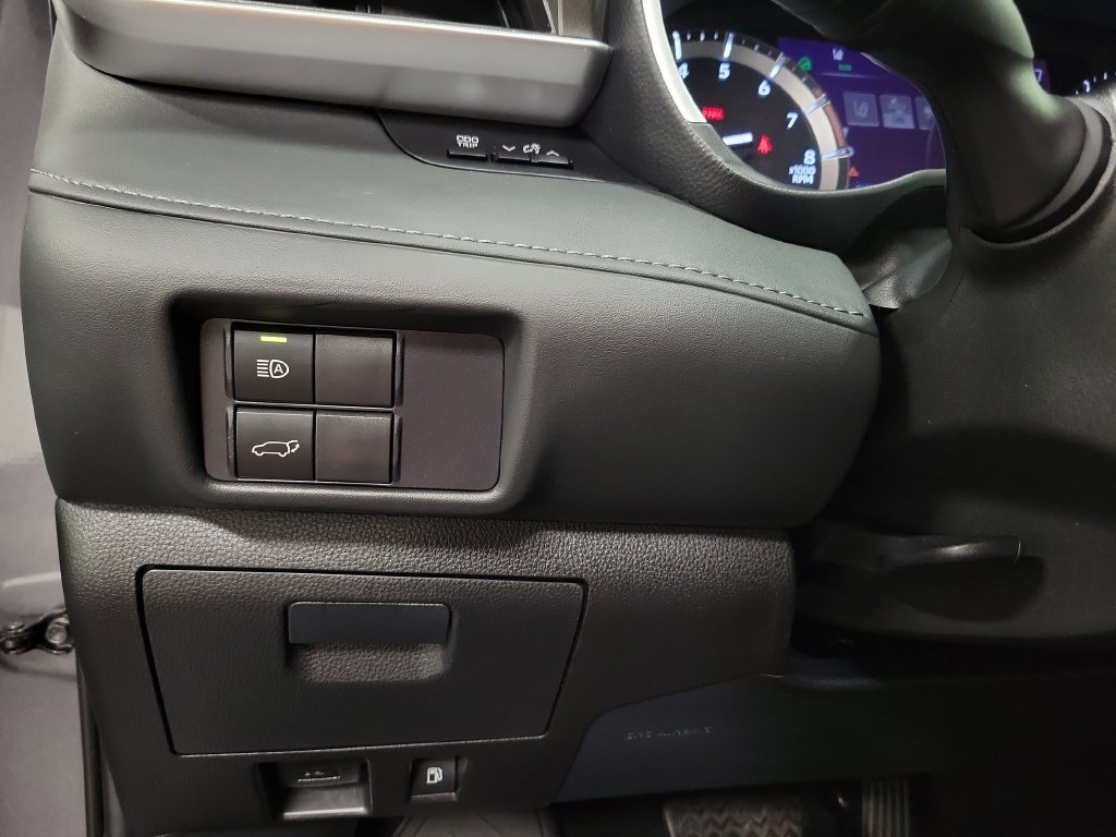 Used 2021 Toyota Highlander XLE AWD/4WD image 29