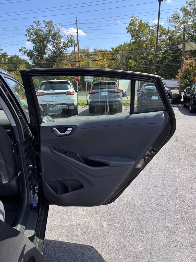 Used 2019 Hyundai Ioniq Plug-In Hybrid FWD image 22