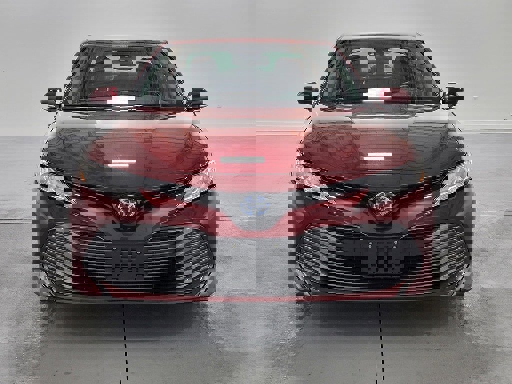 Used 2020 Toyota Camry XLE image 3