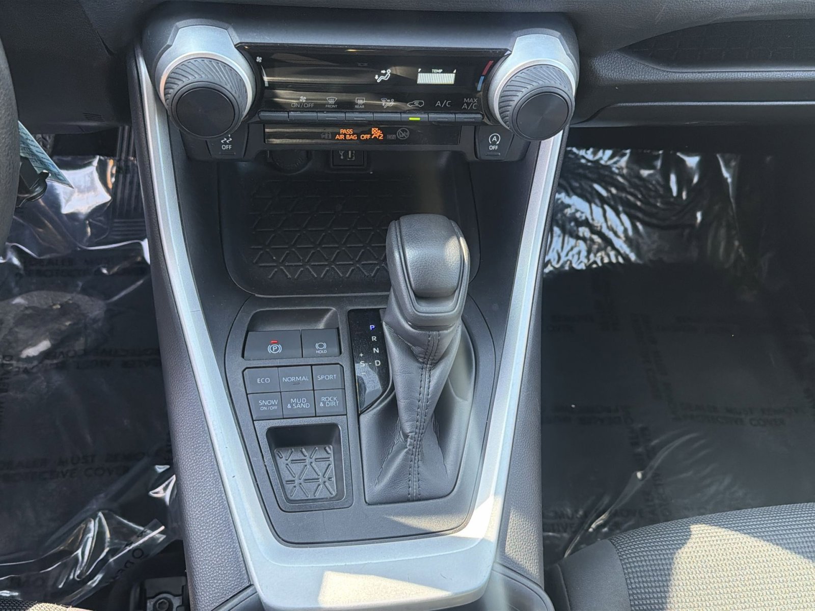 Used 2024 Toyota RAV4 LE image 21