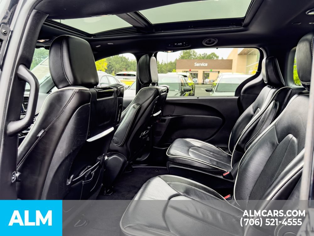 Used 2021 Chrysler Pacifica Limited w/ Uconnect Theater Family Group FWD image 15