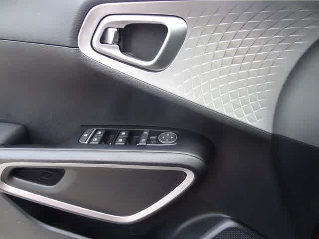 Used 2024 Kia Soul LX w/ Option Group 015 FWD image 13