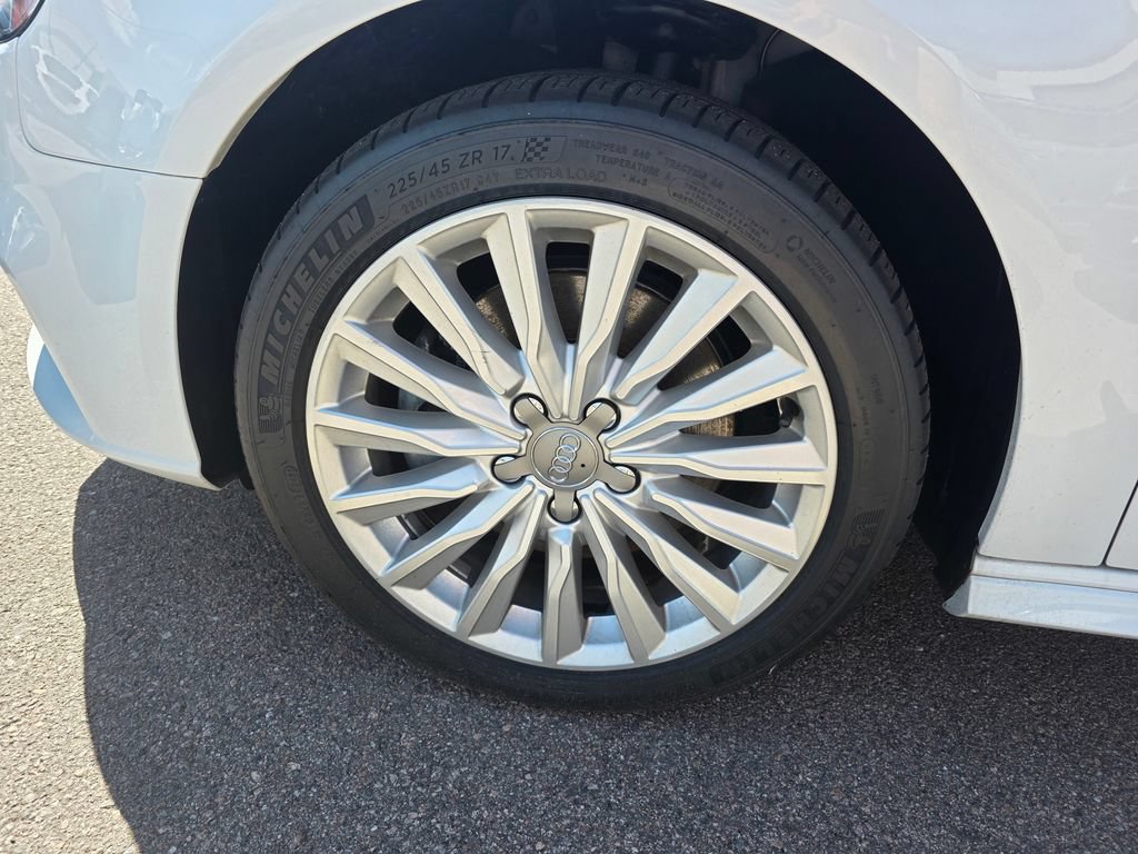 Used 2016 Audi A3 e-tron Premium w/ 17" Wheel Package FWD image 9