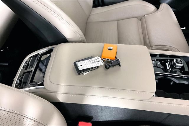 Used 2026 Volvo XC90 T8 Ultra w/ Protection Package AWD/4WD image 29
