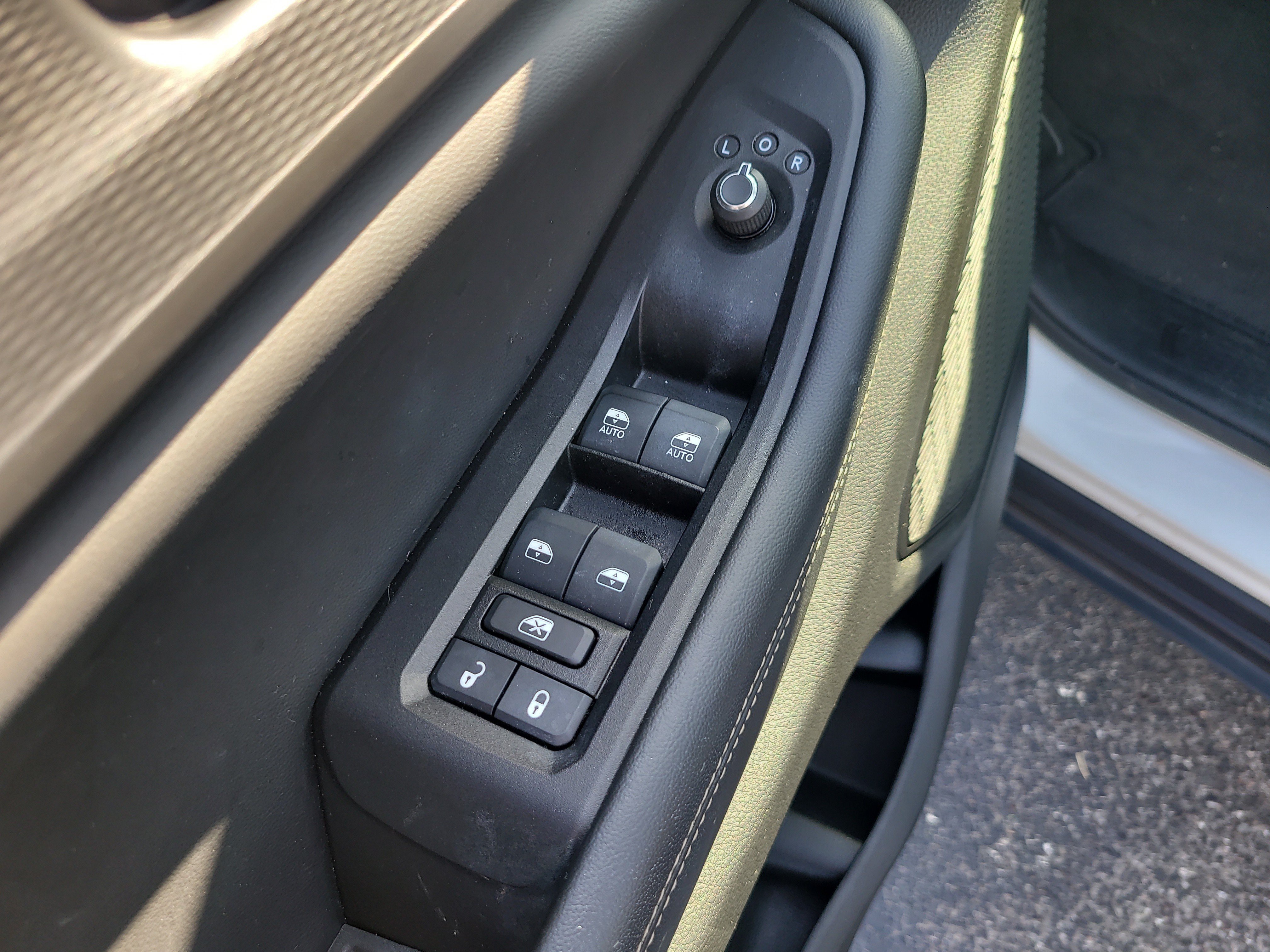 Used 2024 Jeep Grand Cherokee Altitude RWD image 16