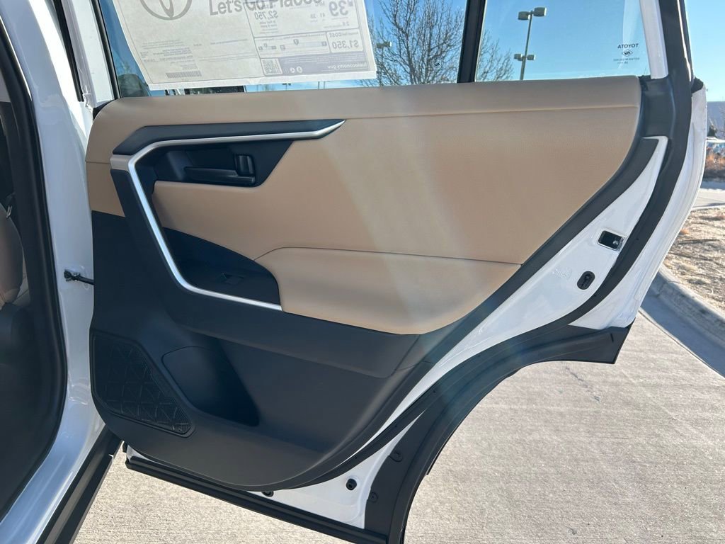 Used 2025 Toyota RAV4 SE image 16
