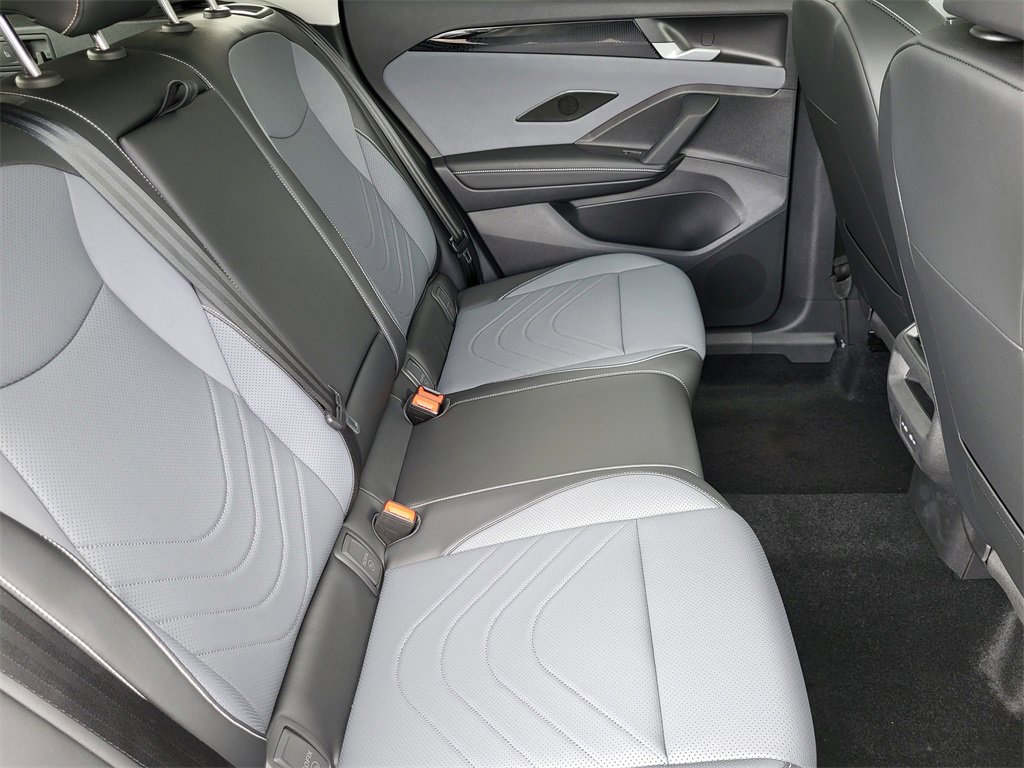 New 2025 Volkswagen Tiguan SE image 22