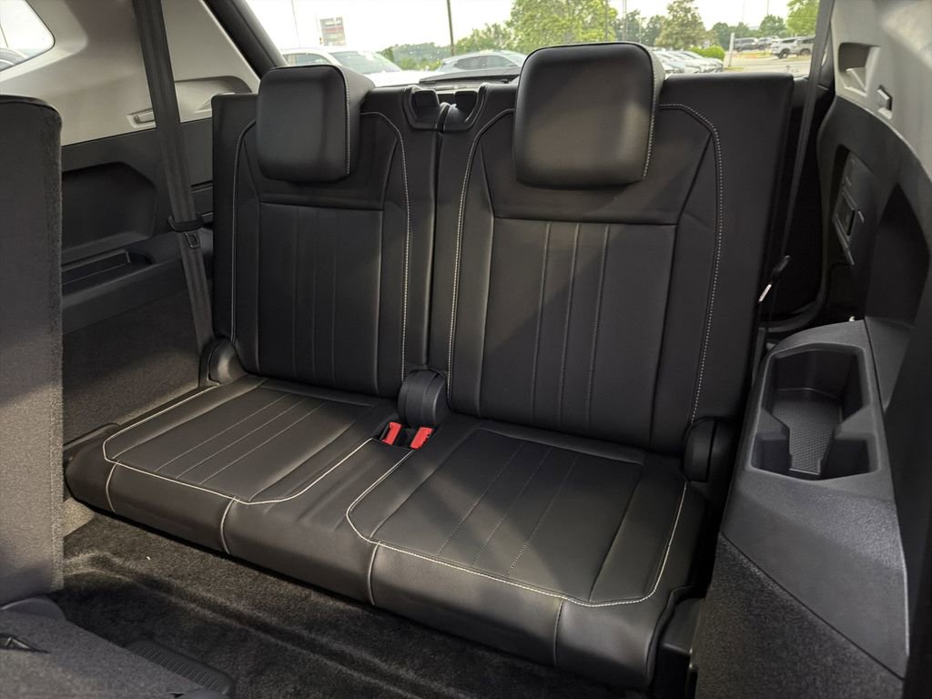 Used 2024 Volkswagen Tiguan SE FWD image 14