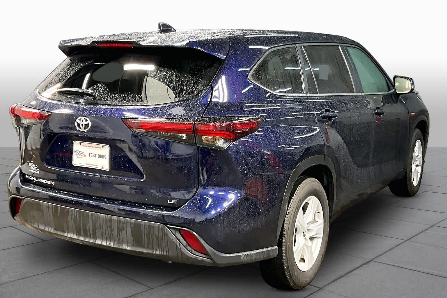 Used 2025 Toyota Highlander LE FWD image 13