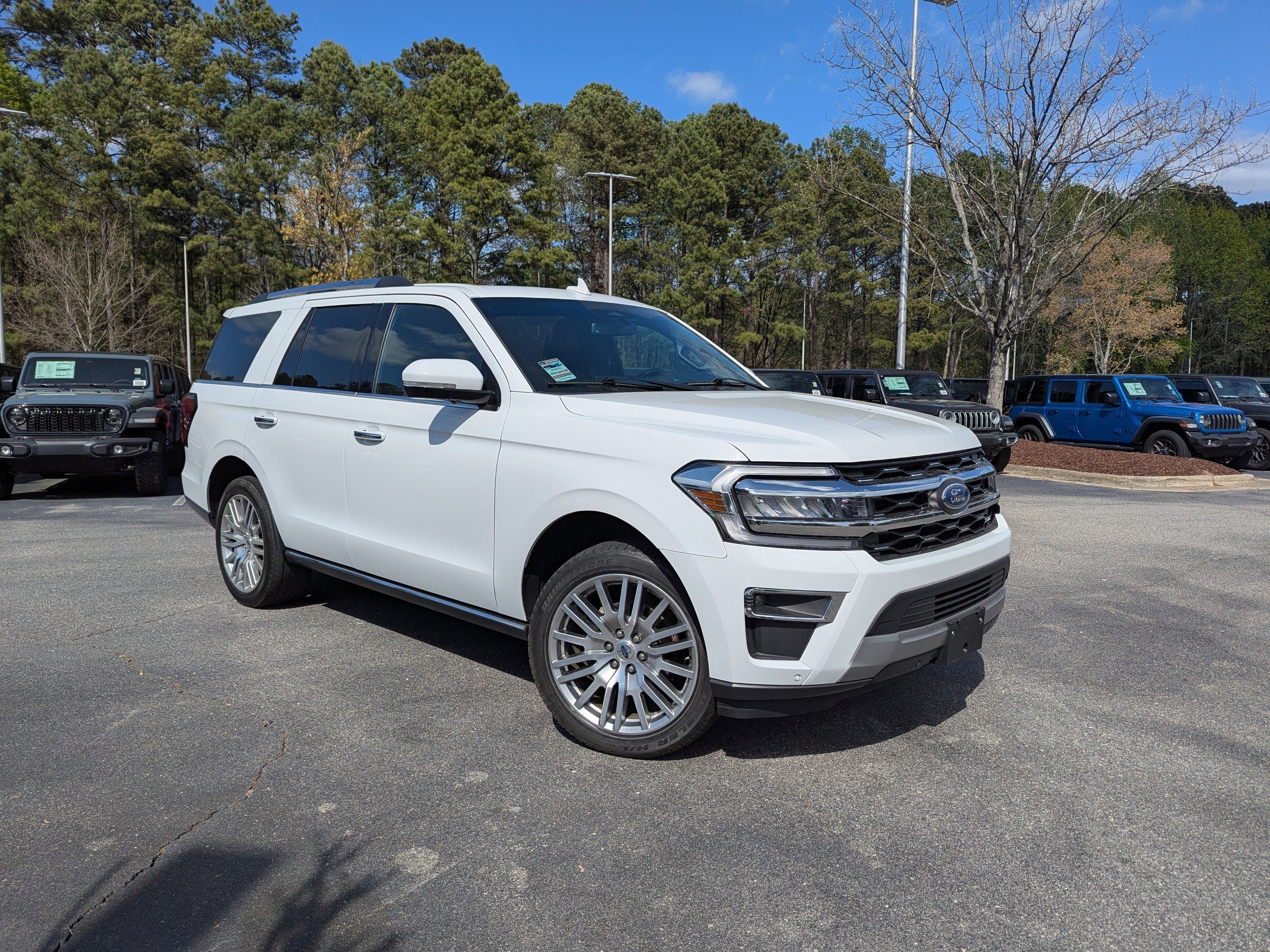 Used 2024 Ford Expedition Limited image 3