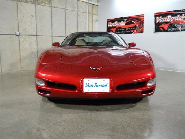 Used 2004 Chevrolet Corvette Coupe w/ Preferred Equipment Group image 3