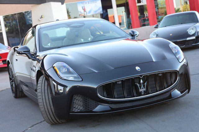 Used 2024 Maserati GranTurismo Modena image 2
