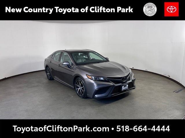 Used 2021 Toyota Camry SE w/ Cold Weather Package AWD/4WD image 1